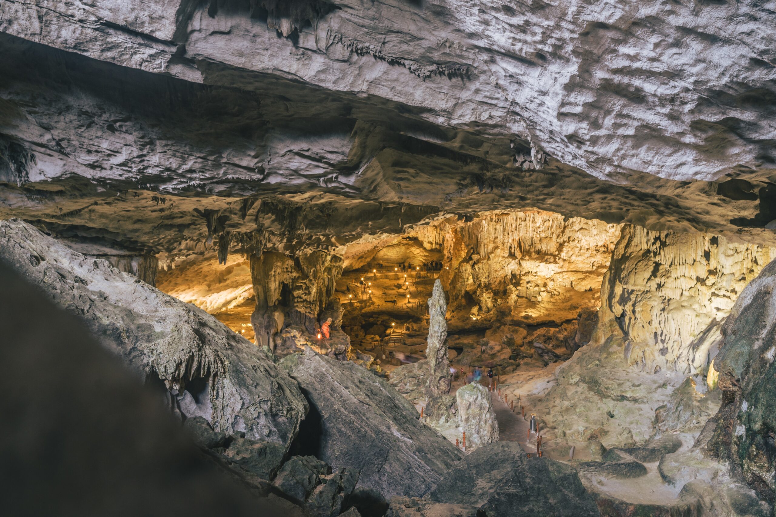 Las cuevas más espectaculares de España: un viaje al centro de la tierra